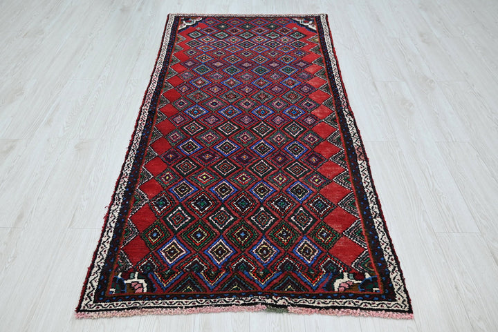 red Accent rug 3' 1" x 6' 5"