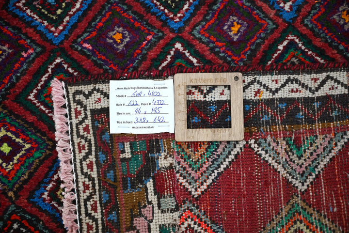 red Accent rug 3' 1" x 6' 5"