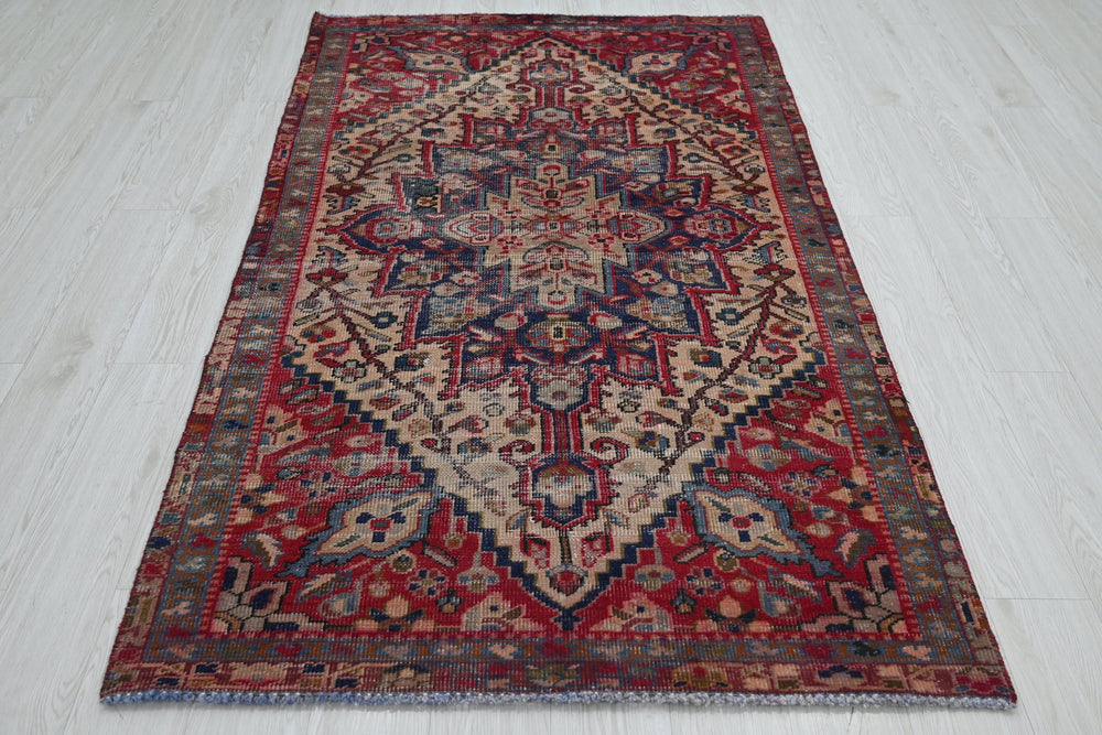 red Accent rug 3' 11" x 6' 6"