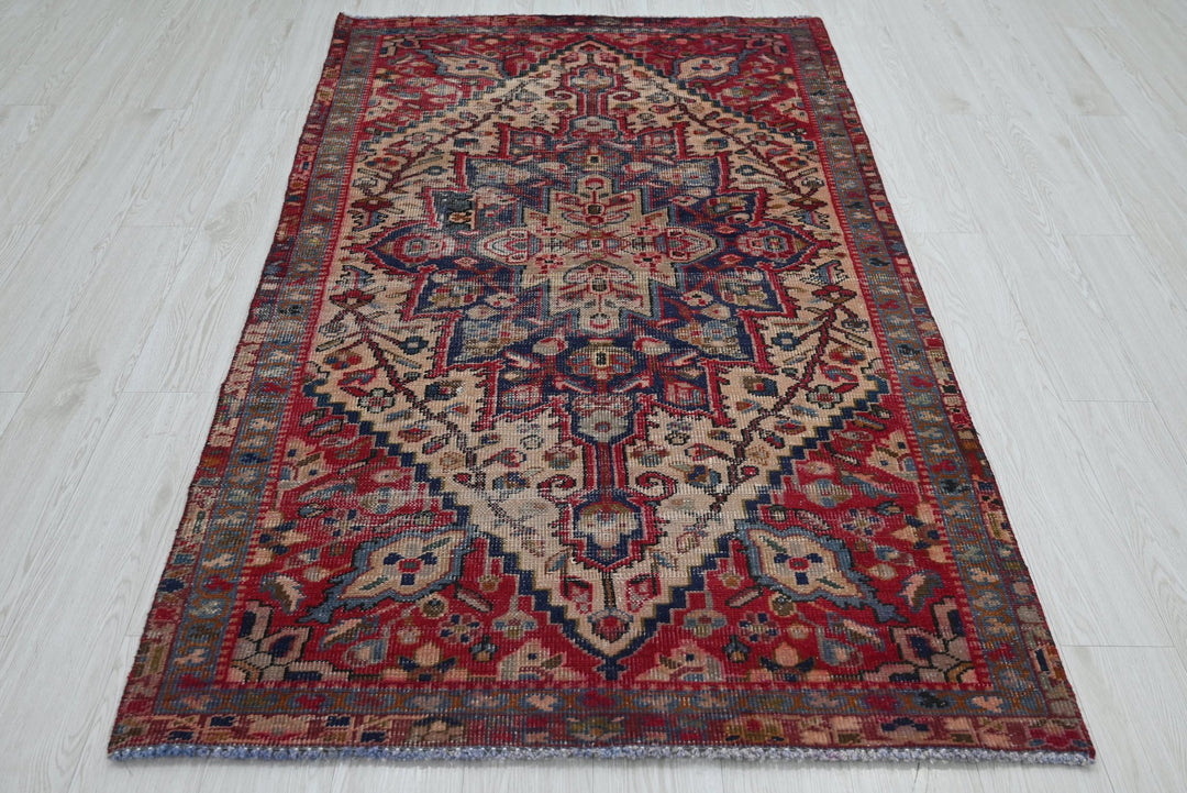 red Accent rug 3' 11" x 6' 6"
