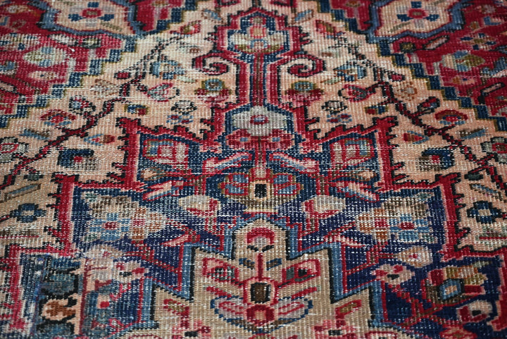 red Accent rug 3' 11" x 6' 6"