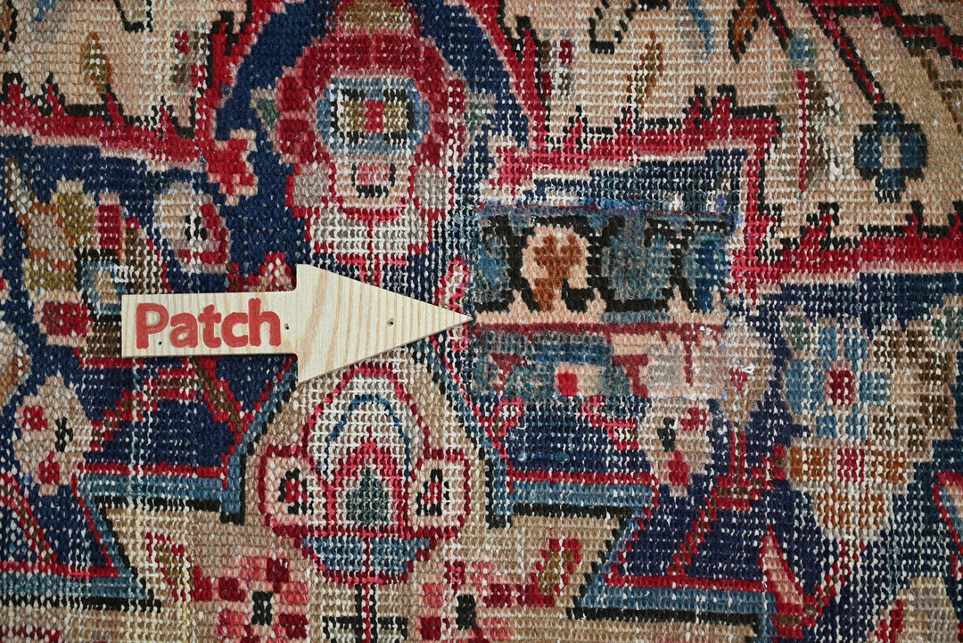 red Accent rug 3' 11" x 6' 6"