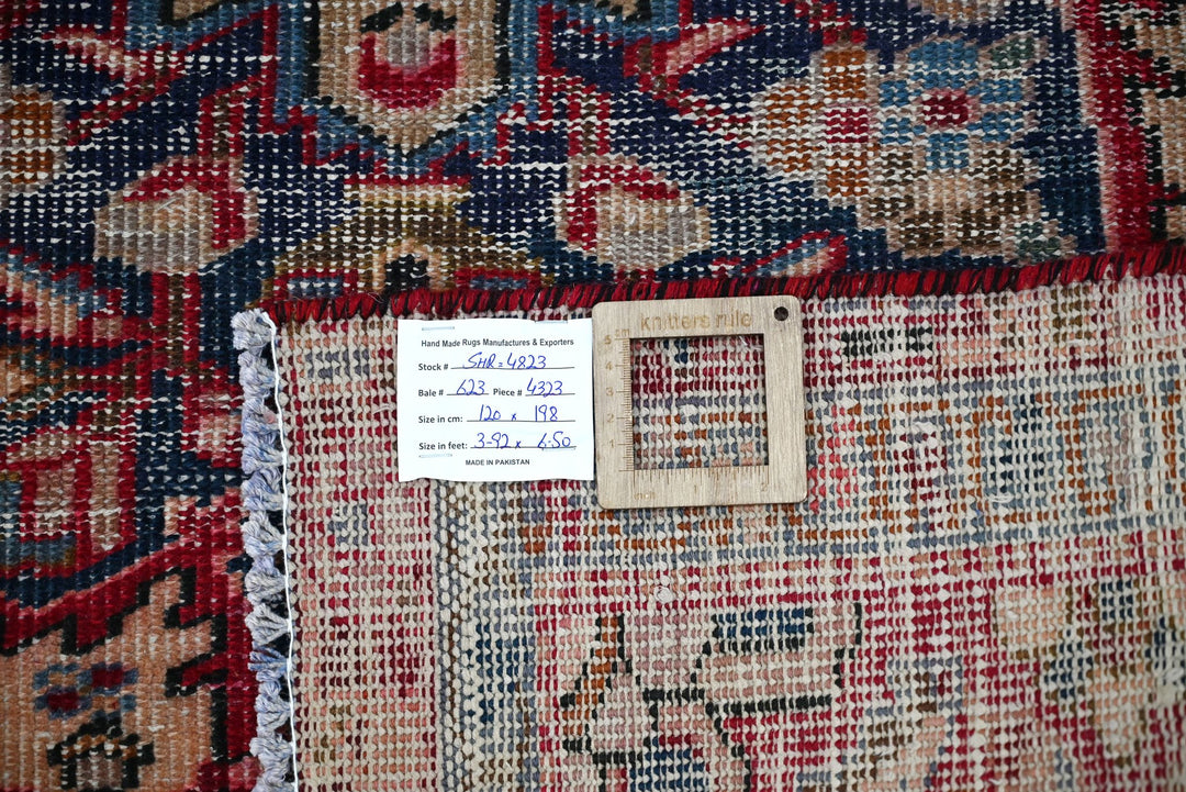 red Accent rug 3' 11" x 6' 6"