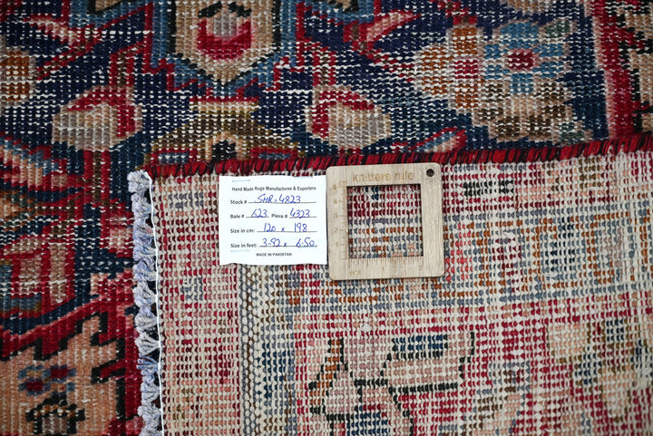 red Accent rug 3' 11" x 6' 6"