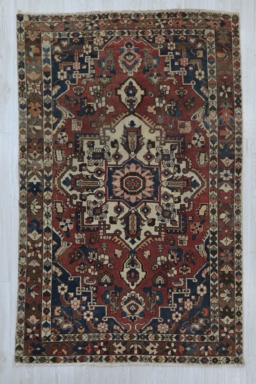 red Medium rug 4' 7" x 7' 2"