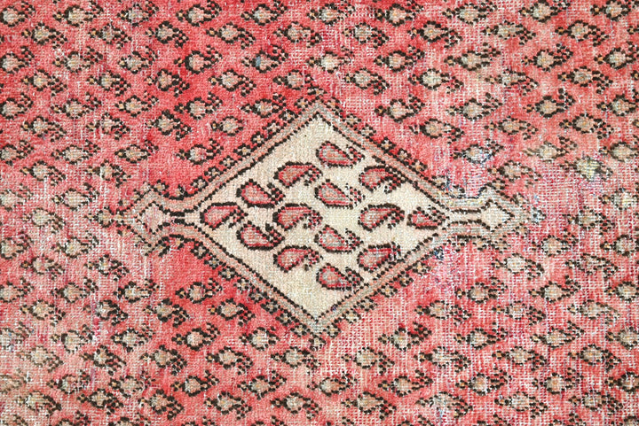 red Accent rug 3' 8" x 5' 8"
