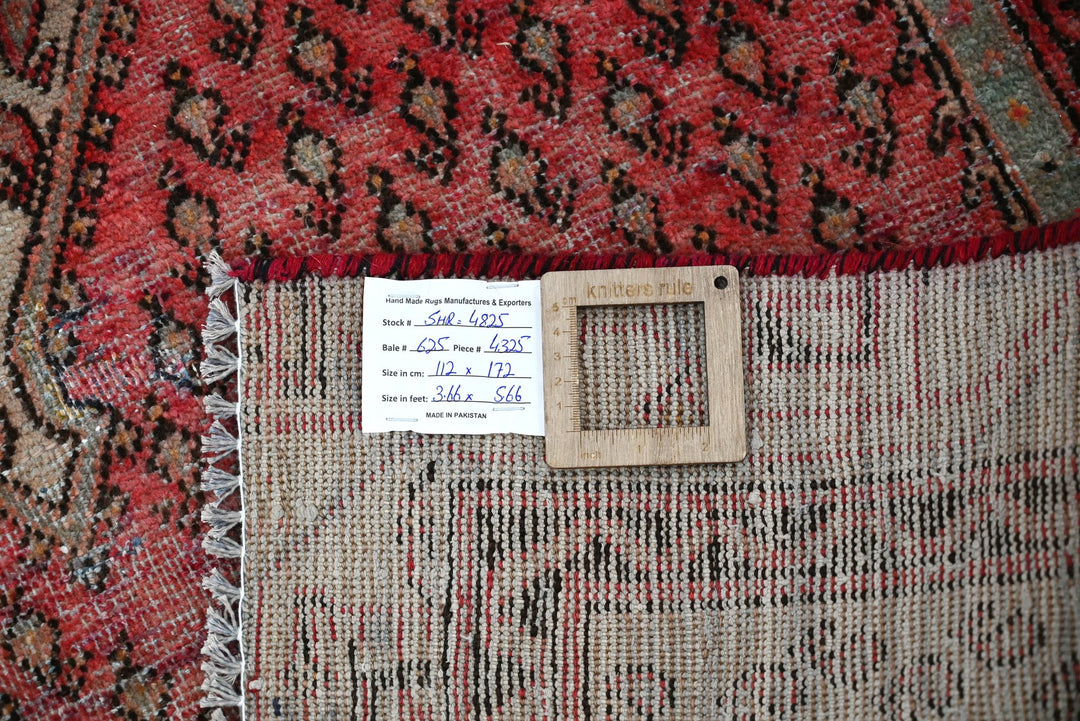 red Accent rug 3' 8" x 5' 8"