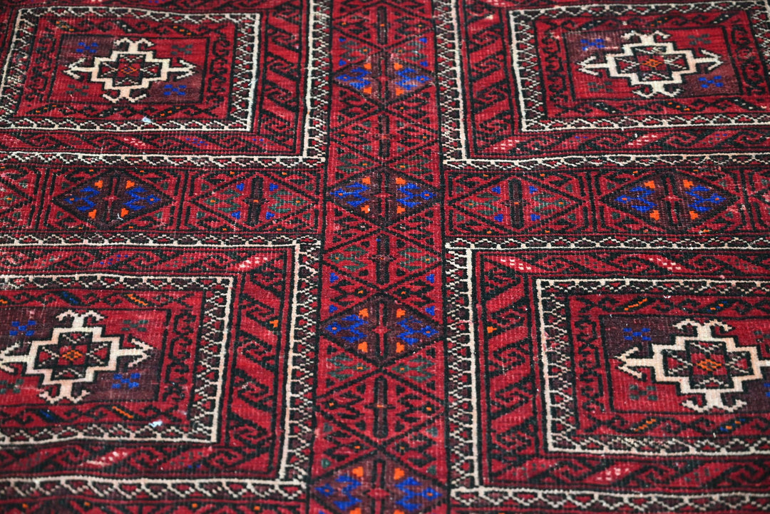red Medium rug 3' 9" x 8' 5"