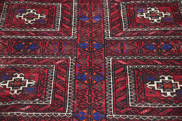 red Medium rug 3' 9" x 8' 5"