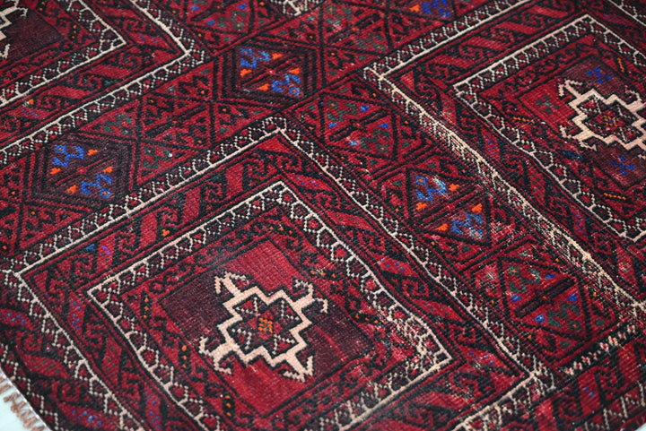 red Medium rug 3' 9" x 8' 5"