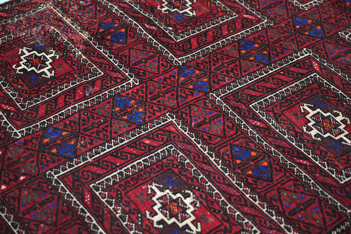 red Medium rug 3' 9" x 8' 5"