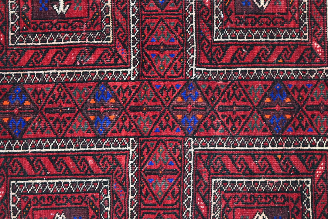 red Medium rug 3' 9" x 8' 5"