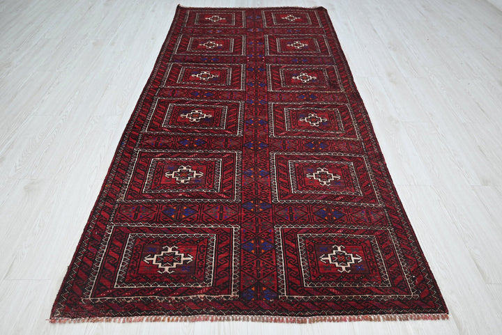 red Medium rug 3' 9" x 8' 5"