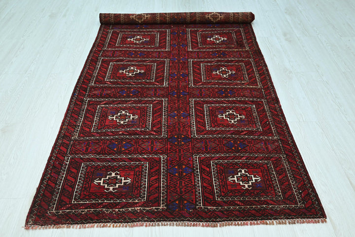 red Medium rug 3' 9" x 8' 5"