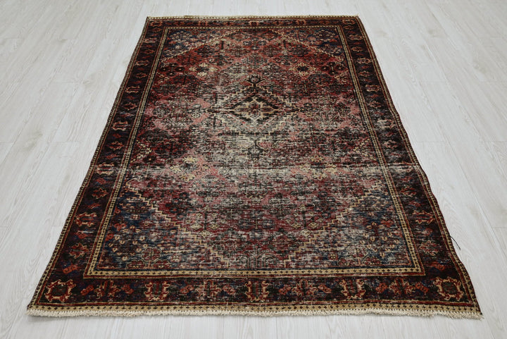 red Accent rug 4' 3" x 6' 5"