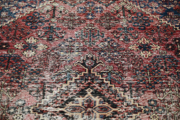 red Accent rug 4' 3" x 6' 5"