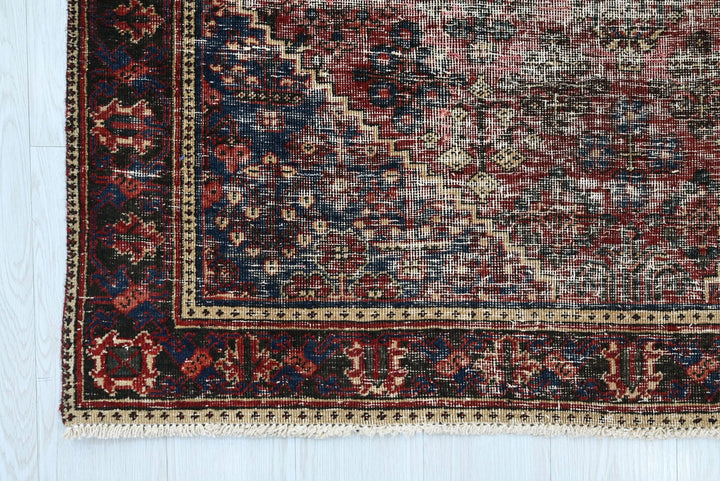 red Accent rug 4' 3" x 6' 5"