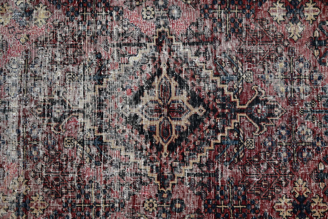red Accent rug 4' 3" x 6' 5"