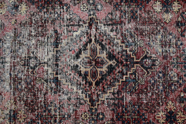 red Accent rug 4' 3" x 6' 5"