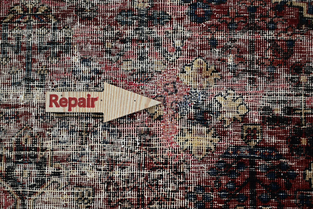 red Accent rug 4' 3" x 6' 5"