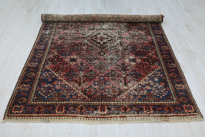 red Accent rug 4' 3" x 6' 5"