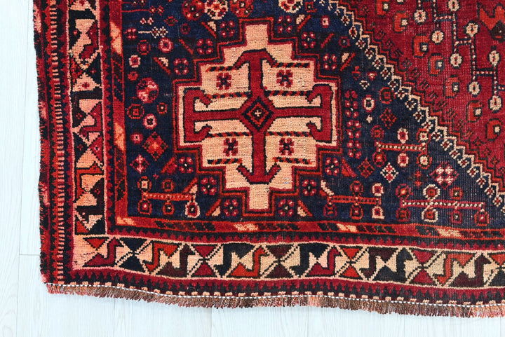 red Medium rug 5' 6" x 7' 8"