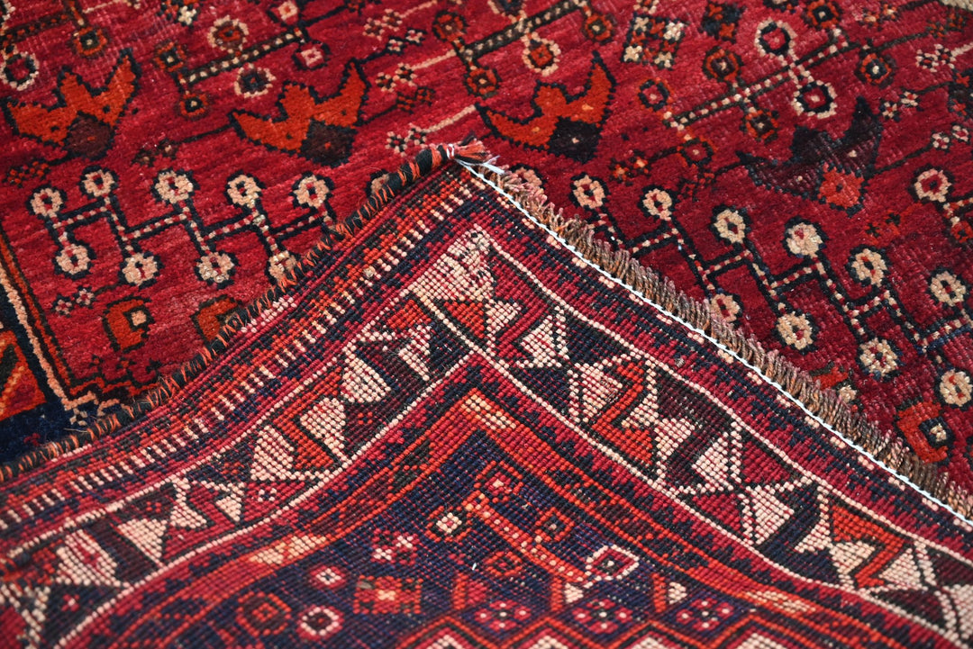 red Medium rug 5' 6" x 7' 8"