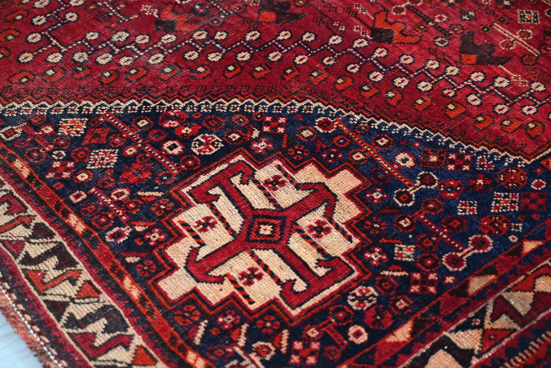 red Medium rug 5' 6" x 7' 8"