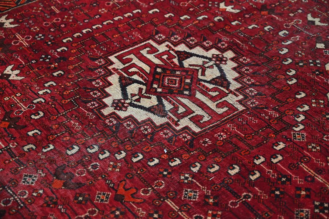 red Medium rug 5' 6" x 7' 8"