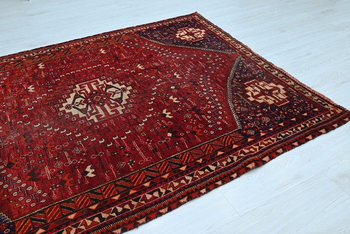 red Medium rug 5' 6" x 7' 8"