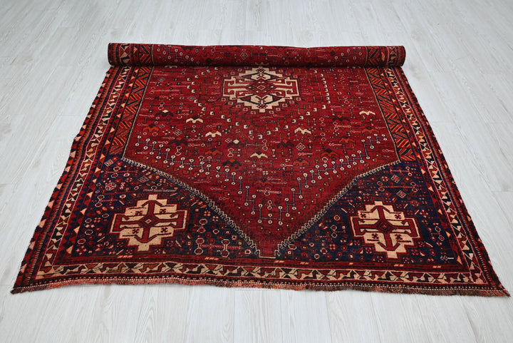 red Medium rug 5' 6" x 7' 8"