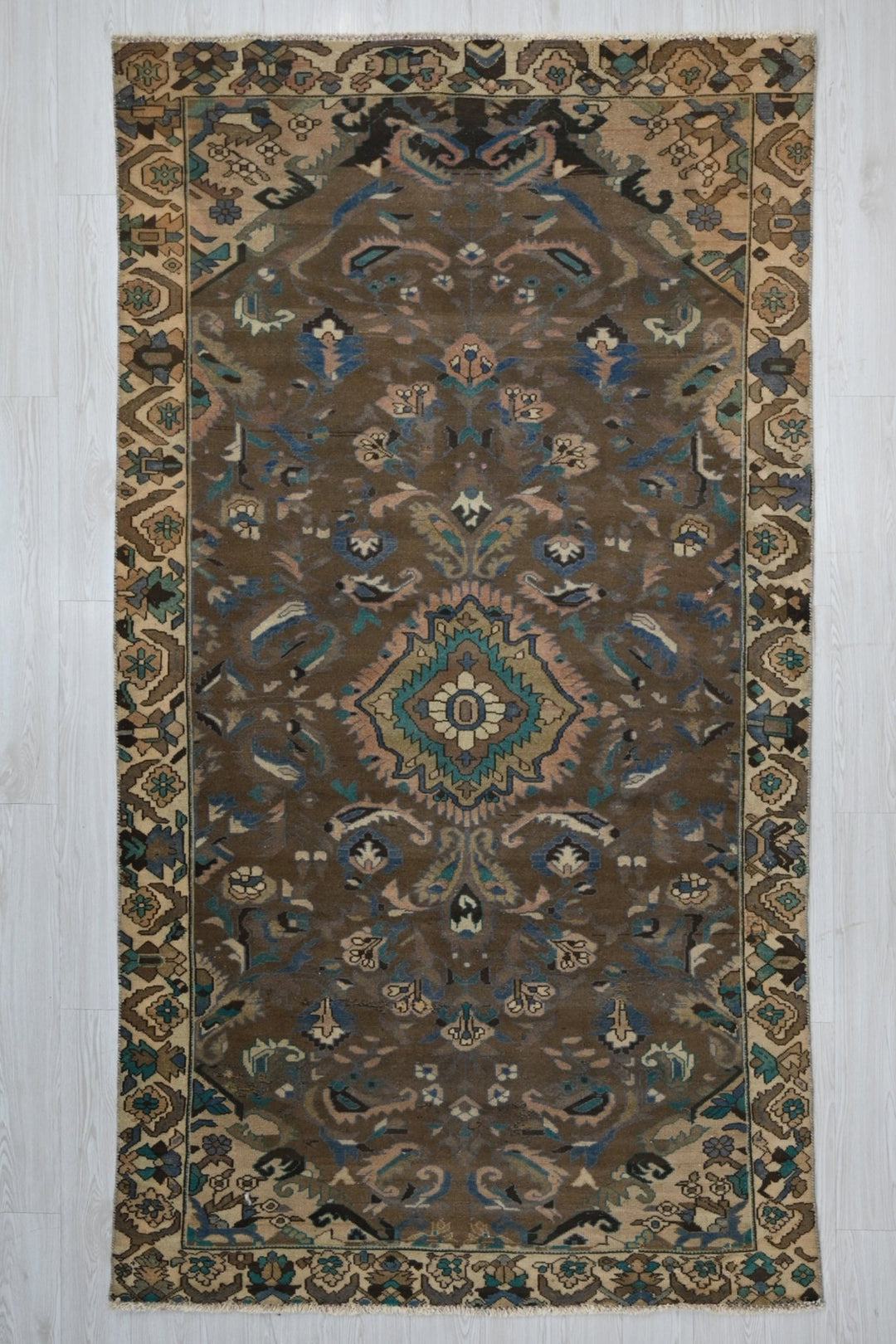 brown Medium rug 4' 11" x 9' 2"
