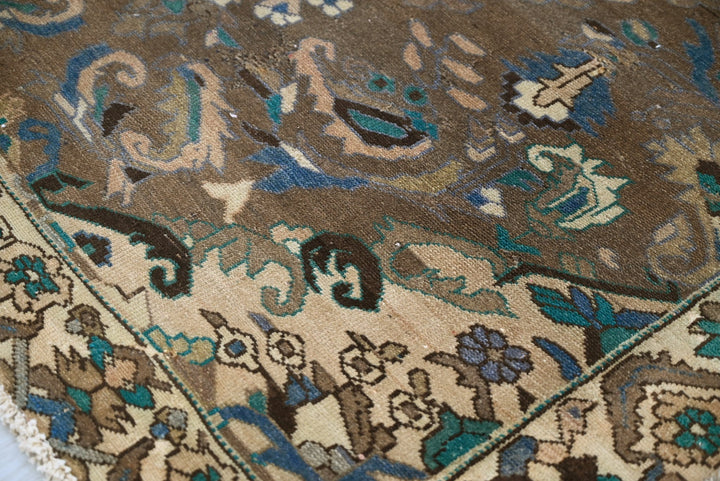 brown Medium rug 4' 11" x 9' 2"