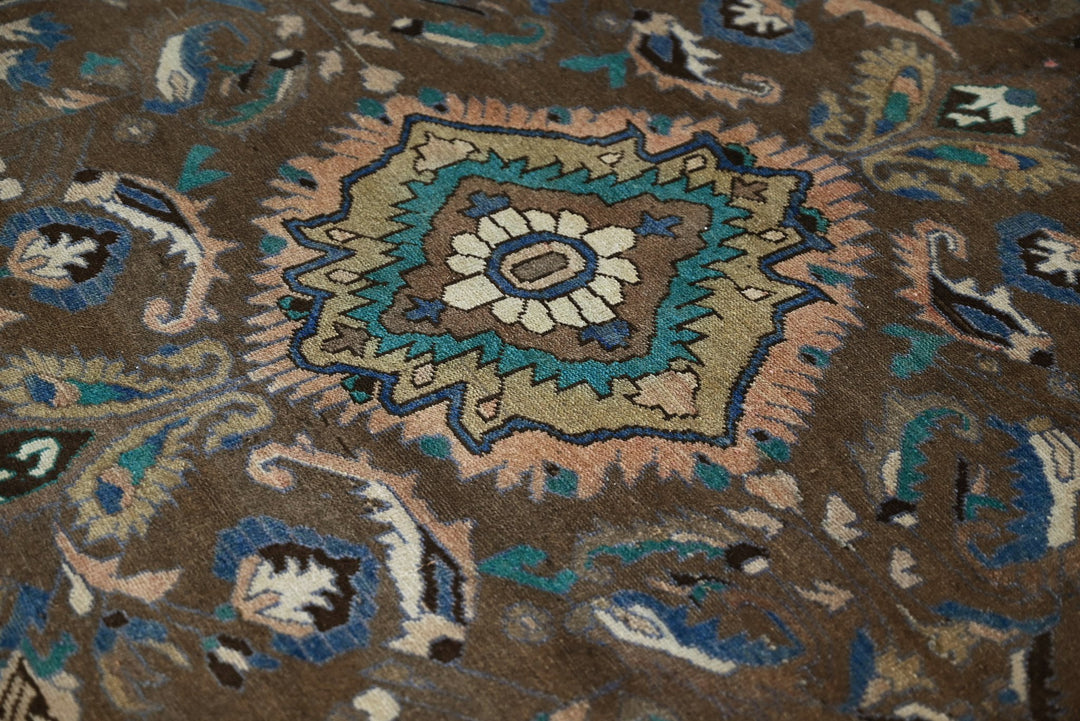 brown Medium rug 4' 11" x 9' 2"
