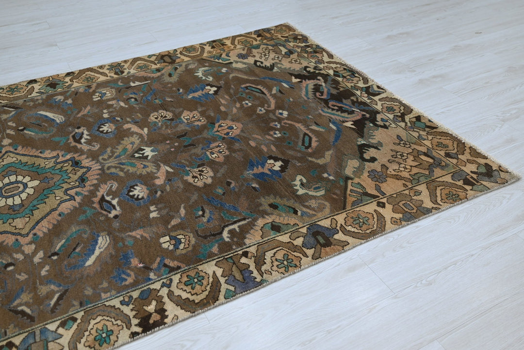 brown Medium rug 4' 11" x 9' 2"