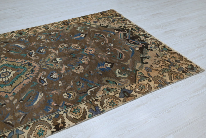 brown Medium rug 4' 11" x 9' 2"