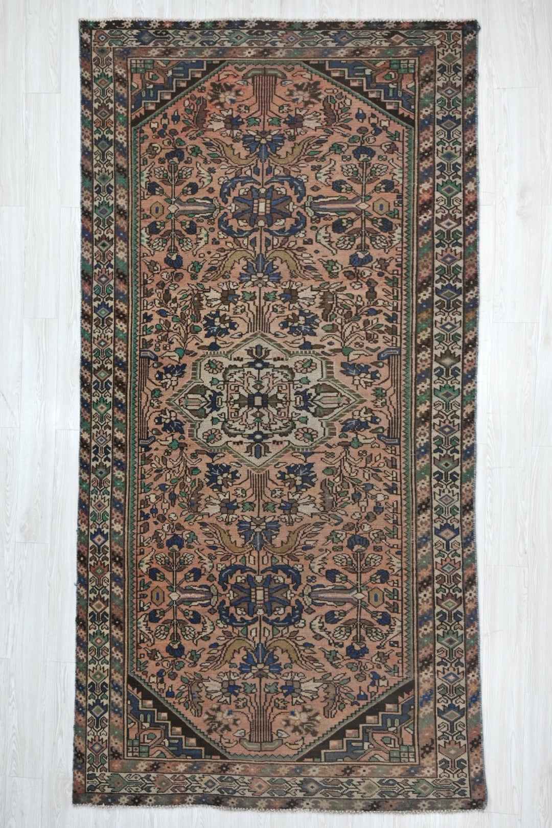 pink Large rug 5' 0" x 10' 2"
