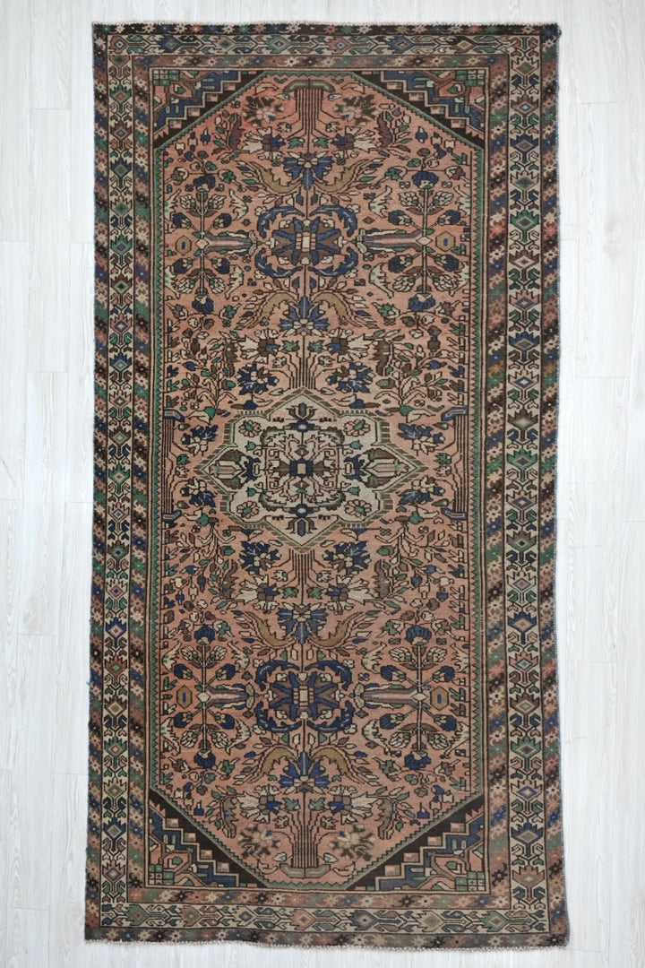 pink Large rug 5' 0" x 10' 2"