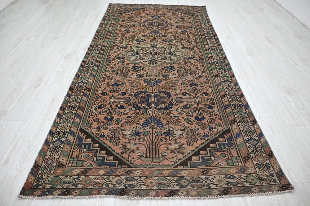 pink Large rug 5' 0" x 10' 2"