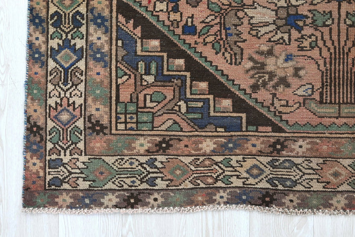 pink Large rug 5' 0" x 10' 2"