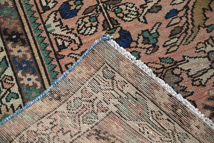 pink Large rug 5' 0" x 10' 2"
