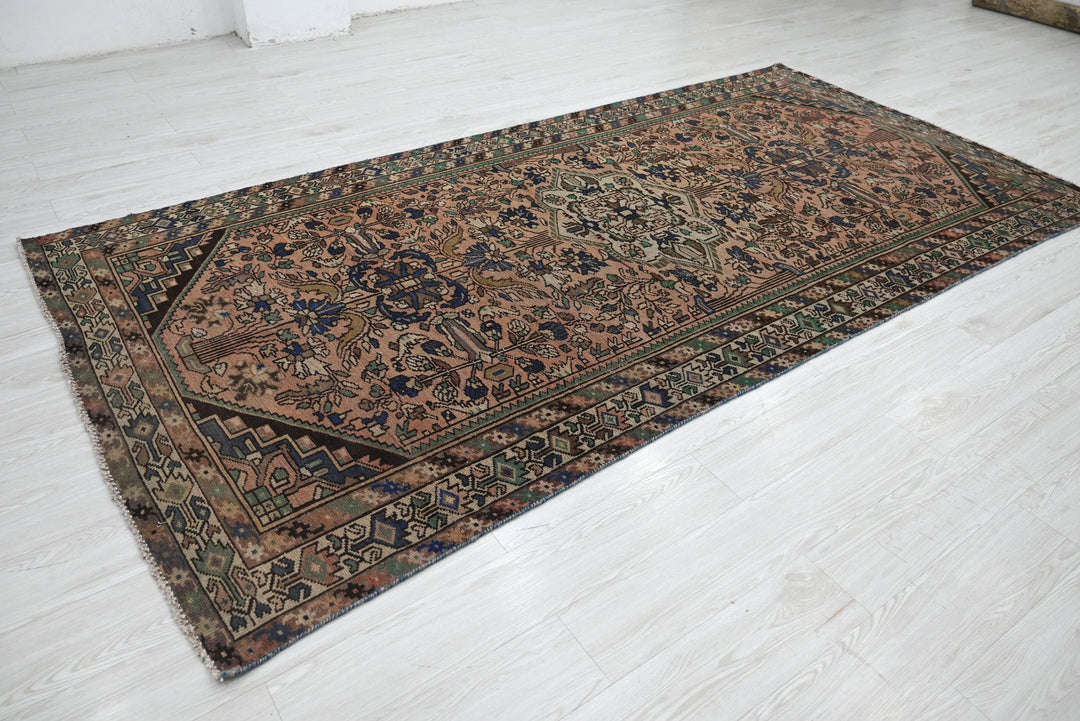 pink Large rug 5' 0" x 10' 2"