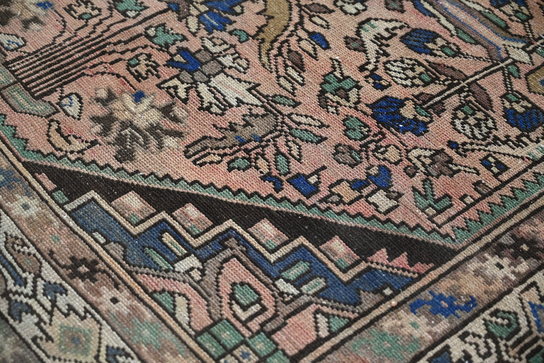 pink Large rug 5' 0" x 10' 2"