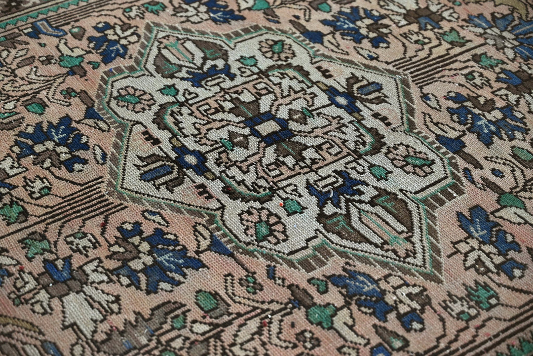 pink Large rug 5' 0" x 10' 2"
