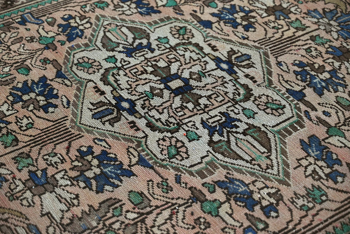 pink Large rug 5' 0" x 10' 2"