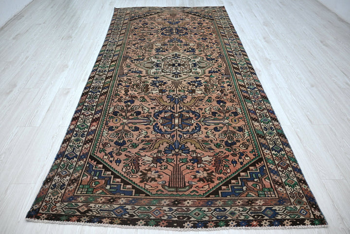 pink Large rug 5' 0" x 10' 2"