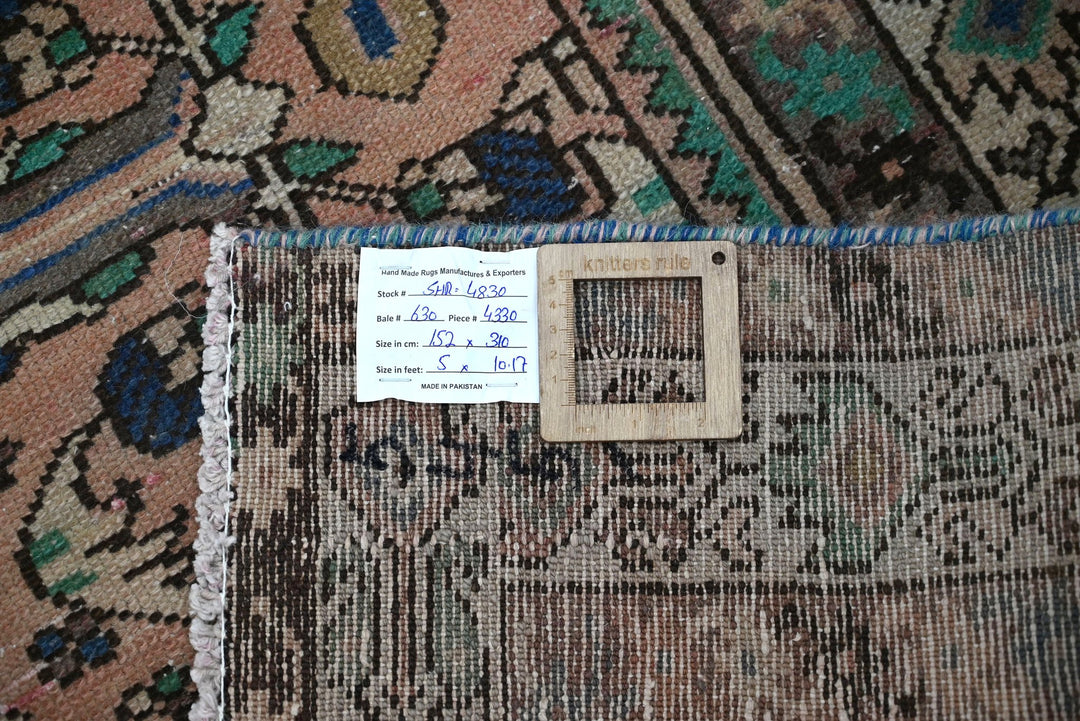 pink Large rug 5' 0" x 10' 2"