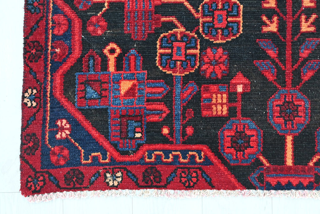 black Medium rug 3' 8" x 6' 11"