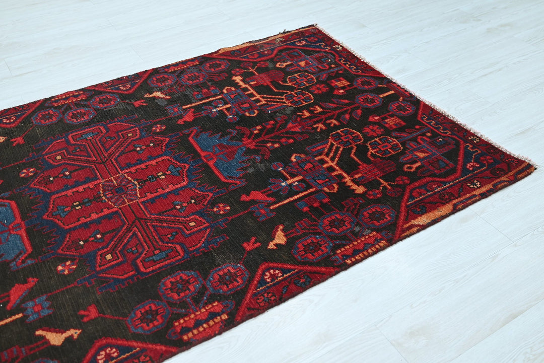 black Medium rug 3' 8" x 6' 11"
