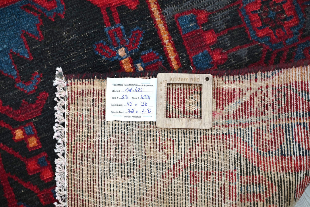 black Medium rug 3' 8" x 6' 11"